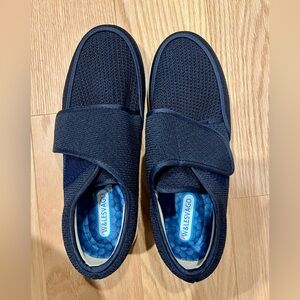 Navy Velcro walking shoes adjustable NWT